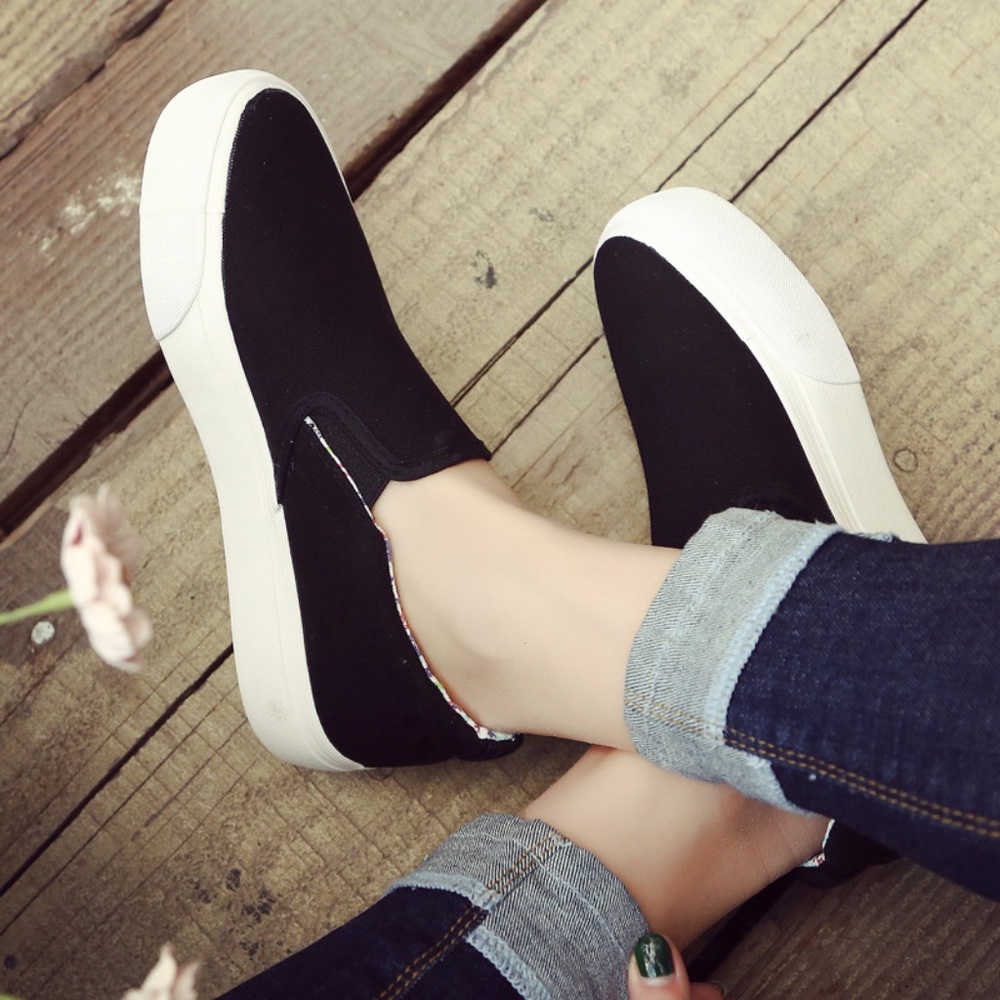 Black Canvas Platform Slip on Sneakers 6.5 NEW - Picture 3 of 6
