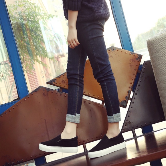 Black Canvas Platform Slip on Sneakers 6.5 NEW - Picture 2 of 6