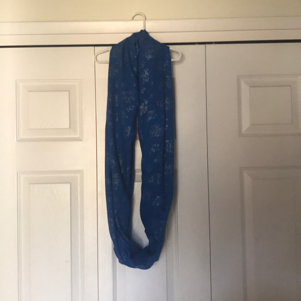 Abercrombie and Fitch Infinite Scarf