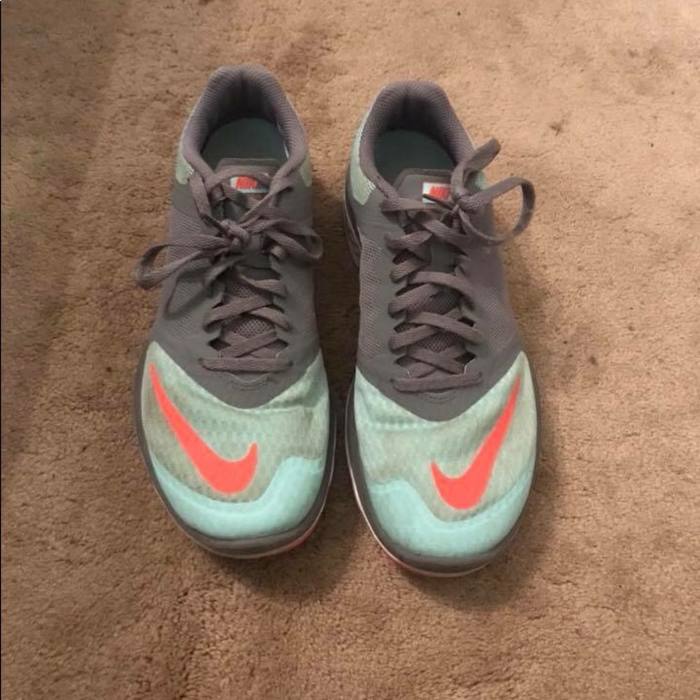 Nike tennis shoes