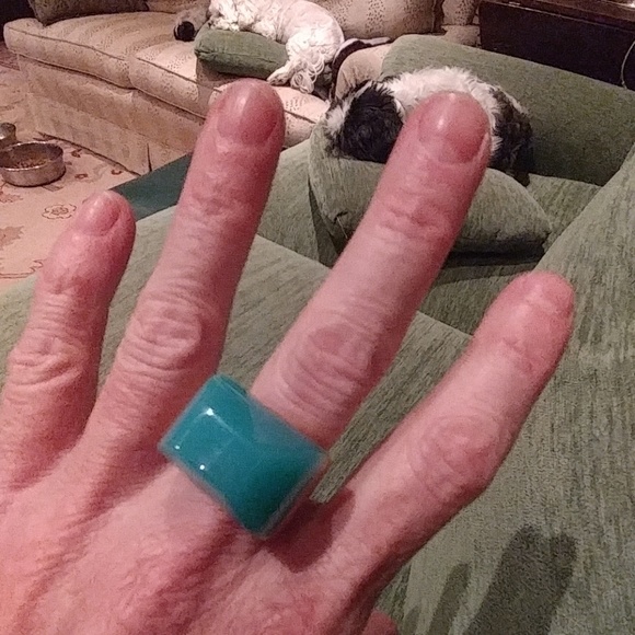 JADE GREEN AND GOLD-COLORED RING - Picture 1 of 4