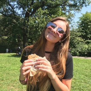 Meet your Posher, Dana