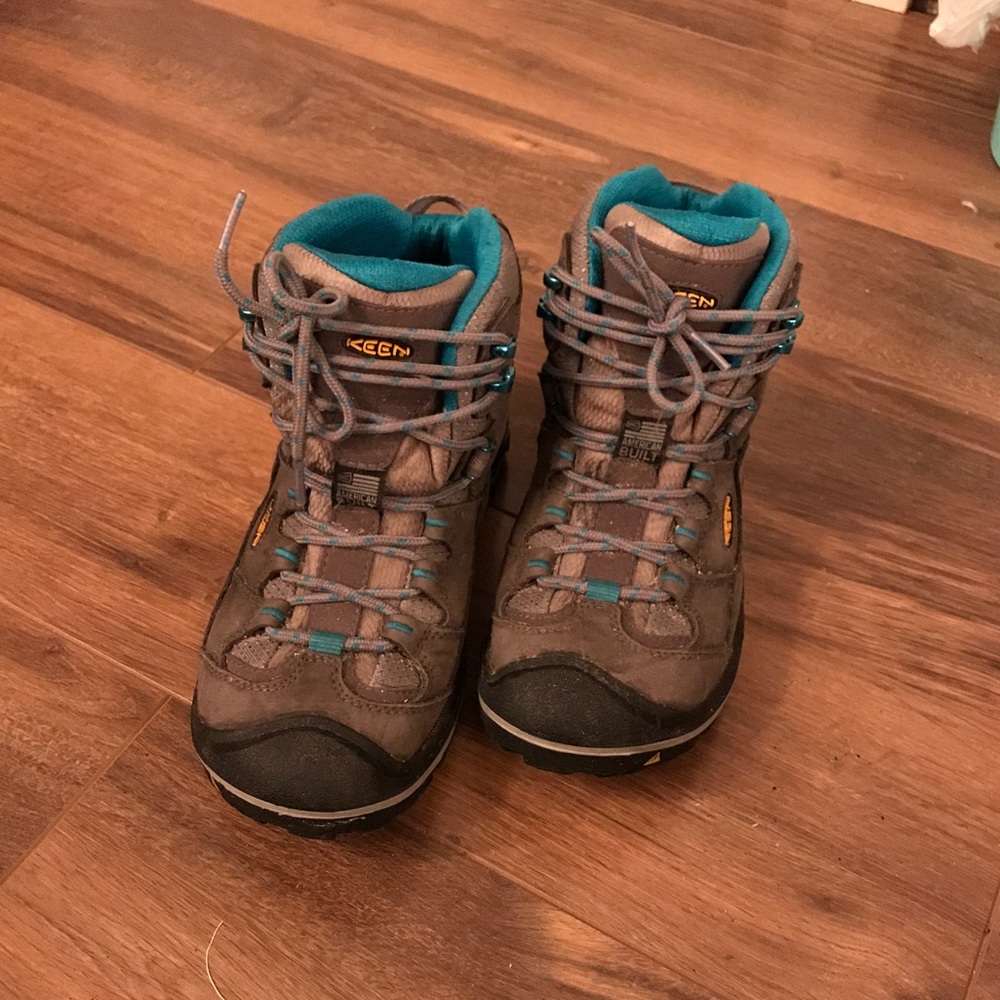 Keen Durand Woman's Mid Waterproof Hiking Boots