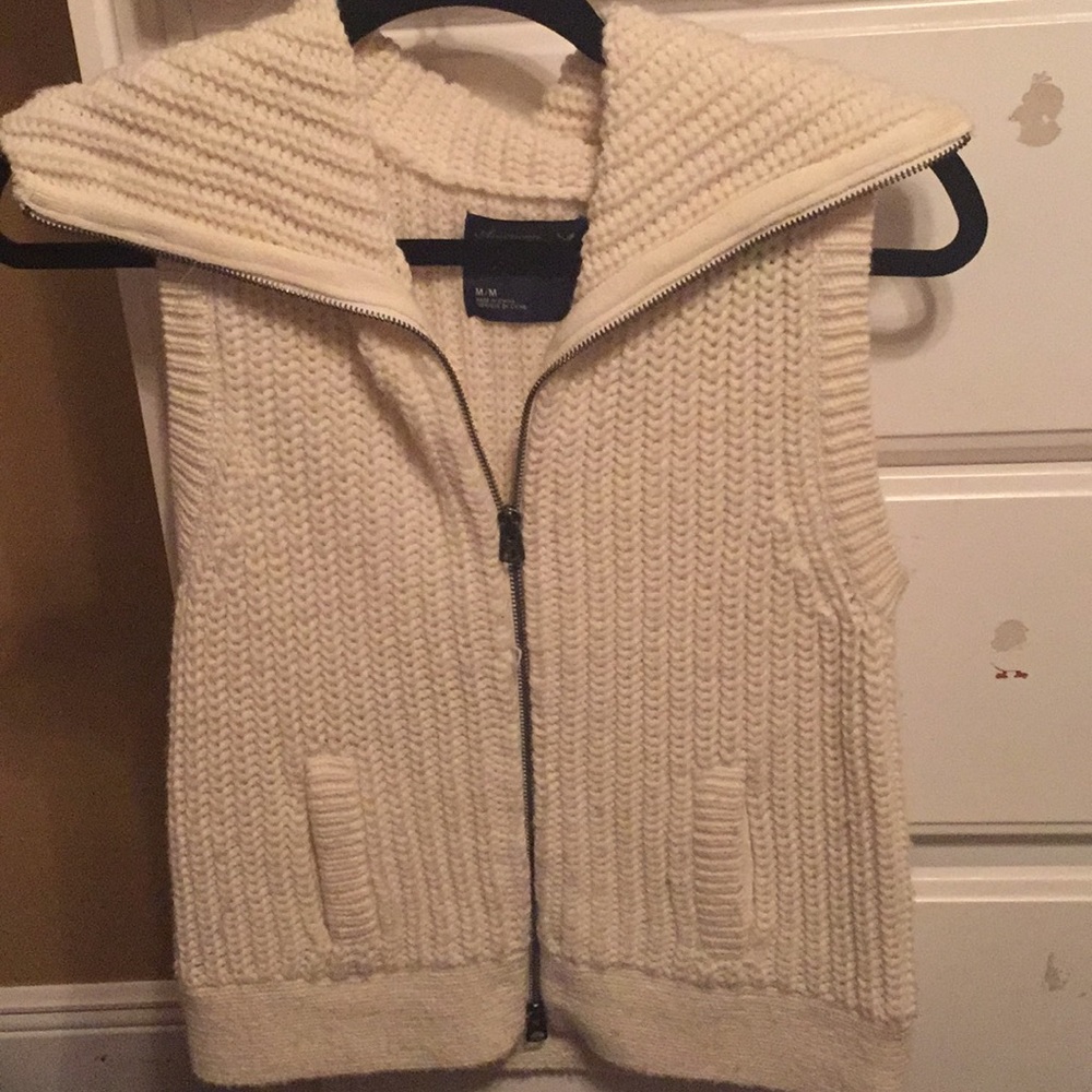 Abercrombie off white shirt sleeve sweater