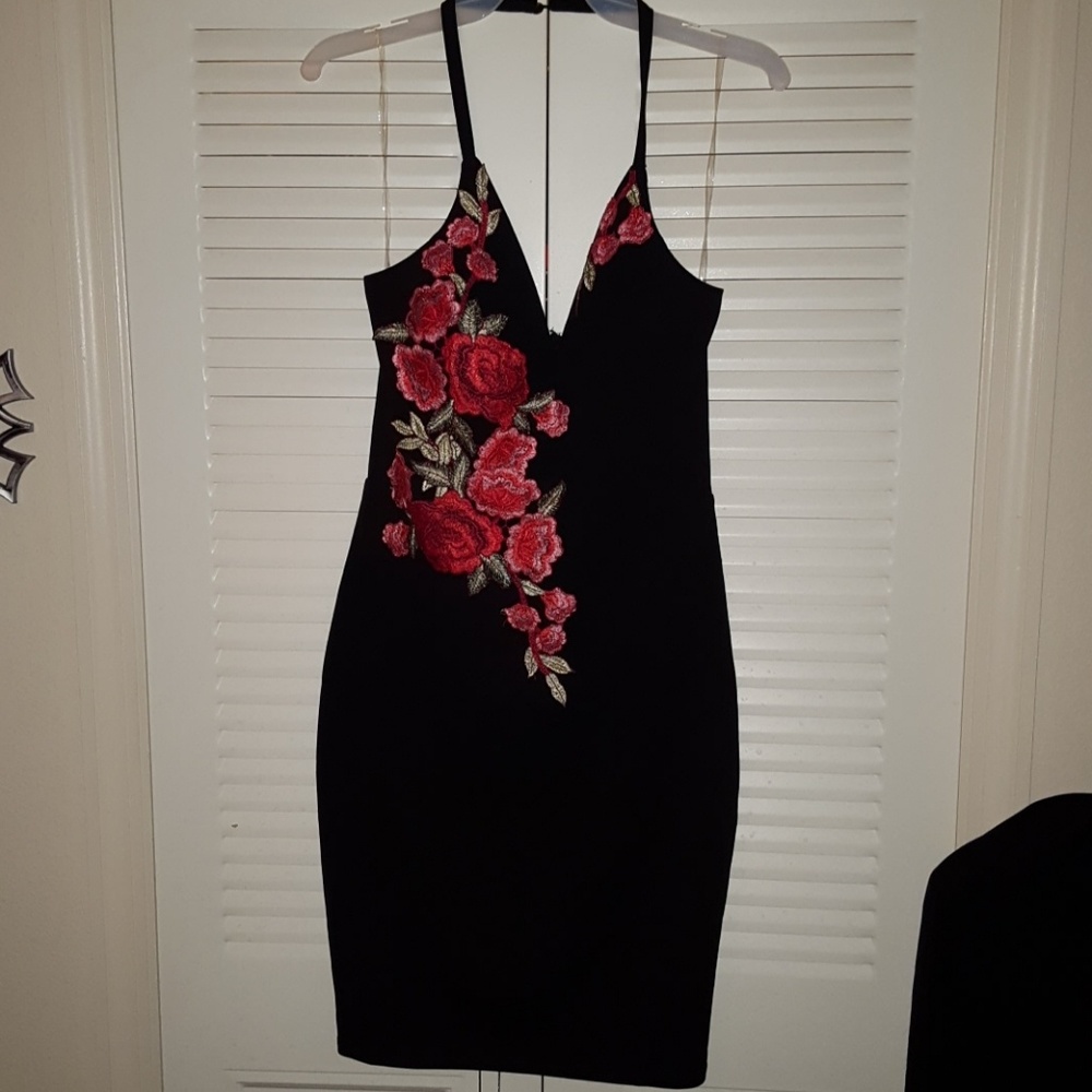 Windsor. Black dress.