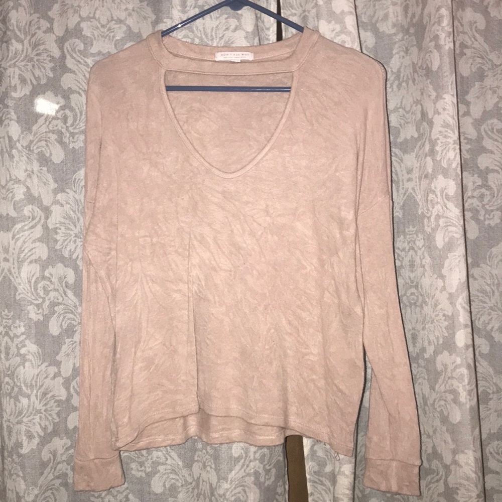 Long sleeved Cutout V neck!!