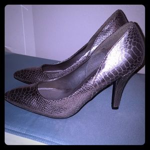 Size 10. Metallic heels.