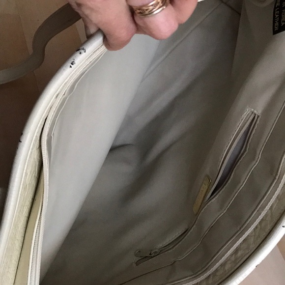 Courtenay Bags Vintage Cream Courtenay Pebbled Leather Purse Poshmark