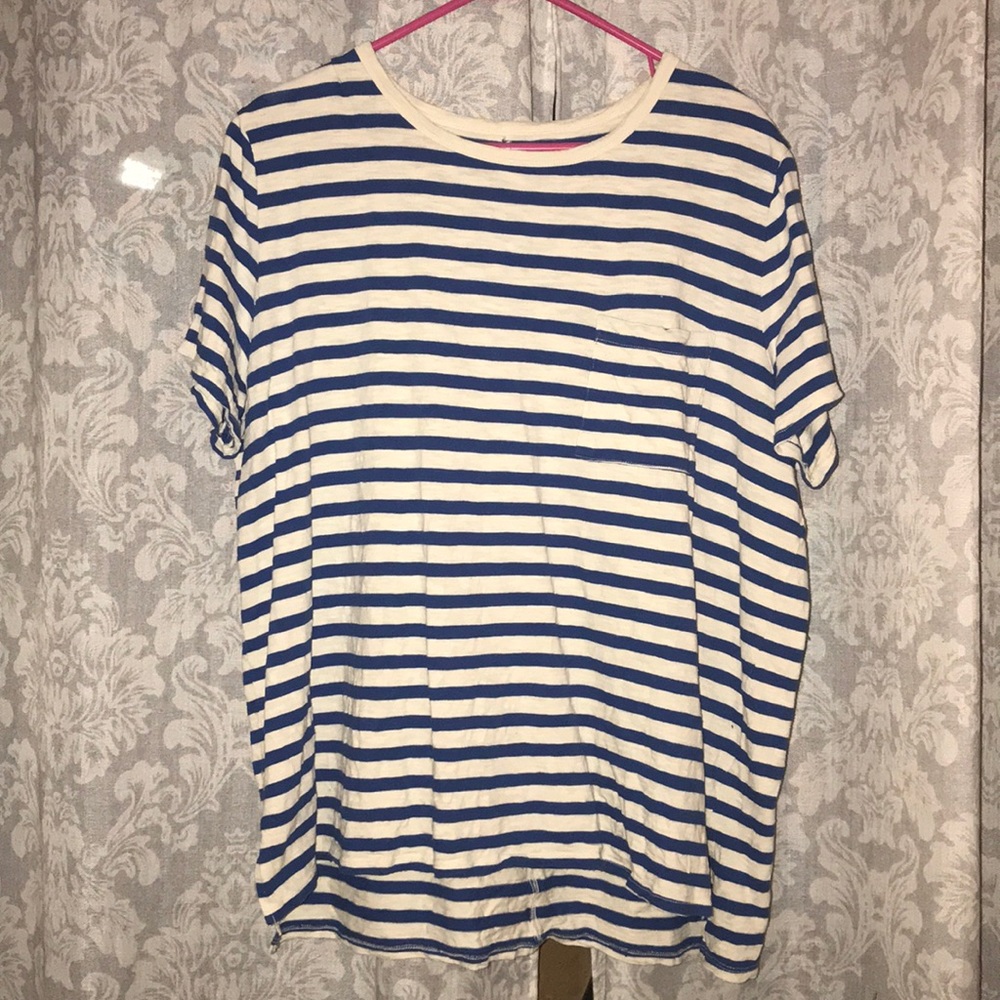 Navy blue striped pocket T-shirt!