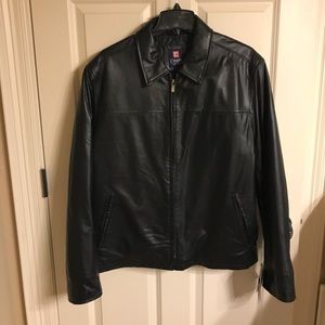 NWT!! Men’s Chaps Genuine Leather Jacket. Size L
