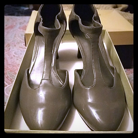 Shoes - Picture 1 of 2