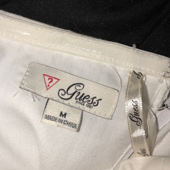 GUESS Size Medium - Picture 4 of 4