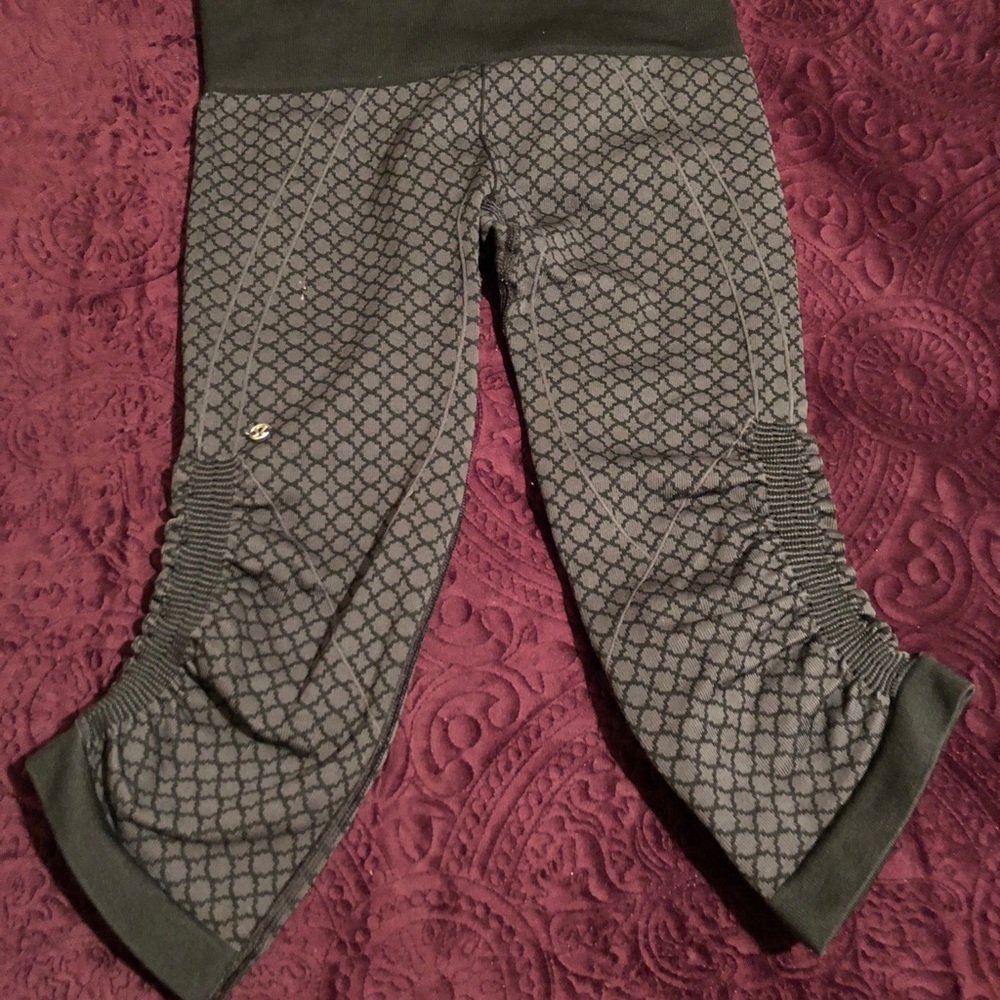 Lululemon In The Flow Crops