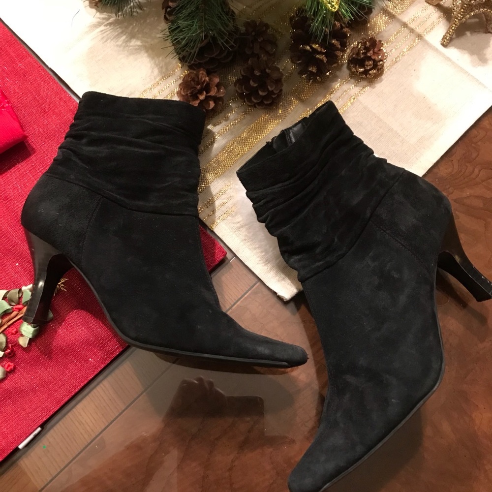 White Mountain Black Suede Ankle Boots