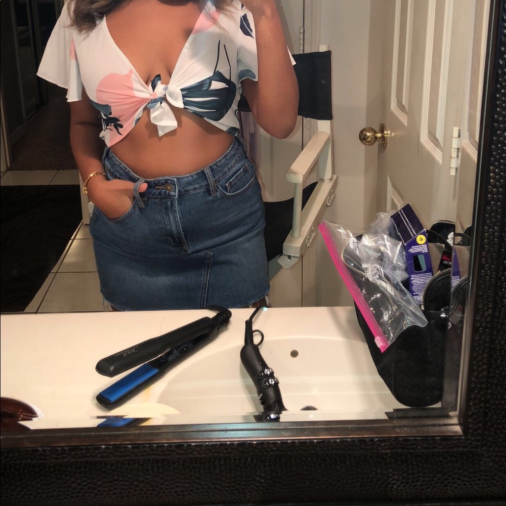 Cropped top flowy shirt