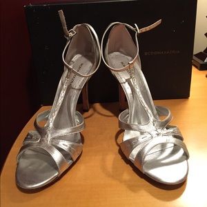 BCBG MAXAZRIA Silver Leather Peep Toe Pumps Size 9