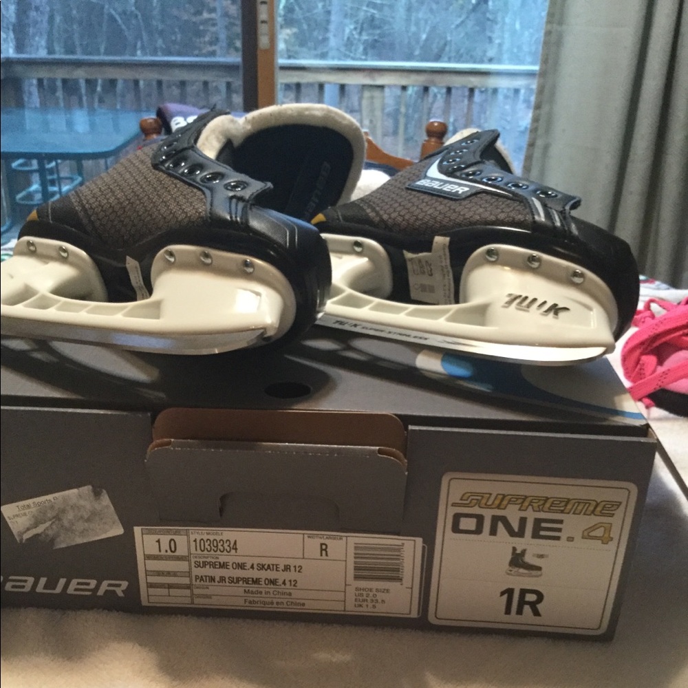 Kids ice skates size 1