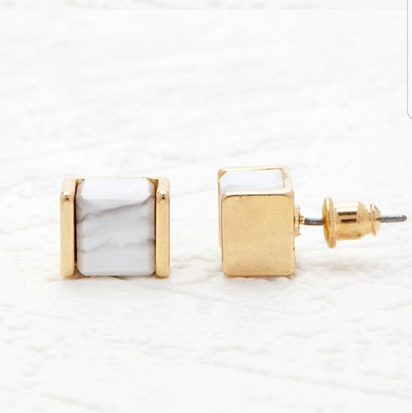 1 DAY SALE🌹GEOMETRIC MARBLE STONE STUD EARRINGS! - Picture 3 of 4