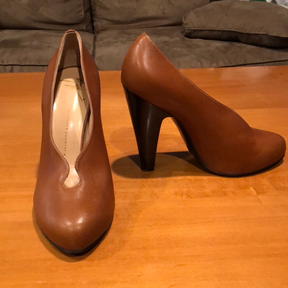 Giuseppe Zanotti design chunky Carmel color heel