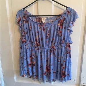 Super cute off the shoulder free people shirt