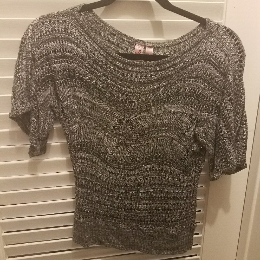 Dolled up woven blouse