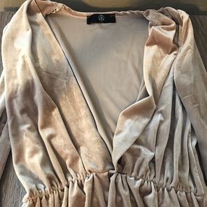 MISSGUIDED |Nude VELVET dress w/ plunging neckline