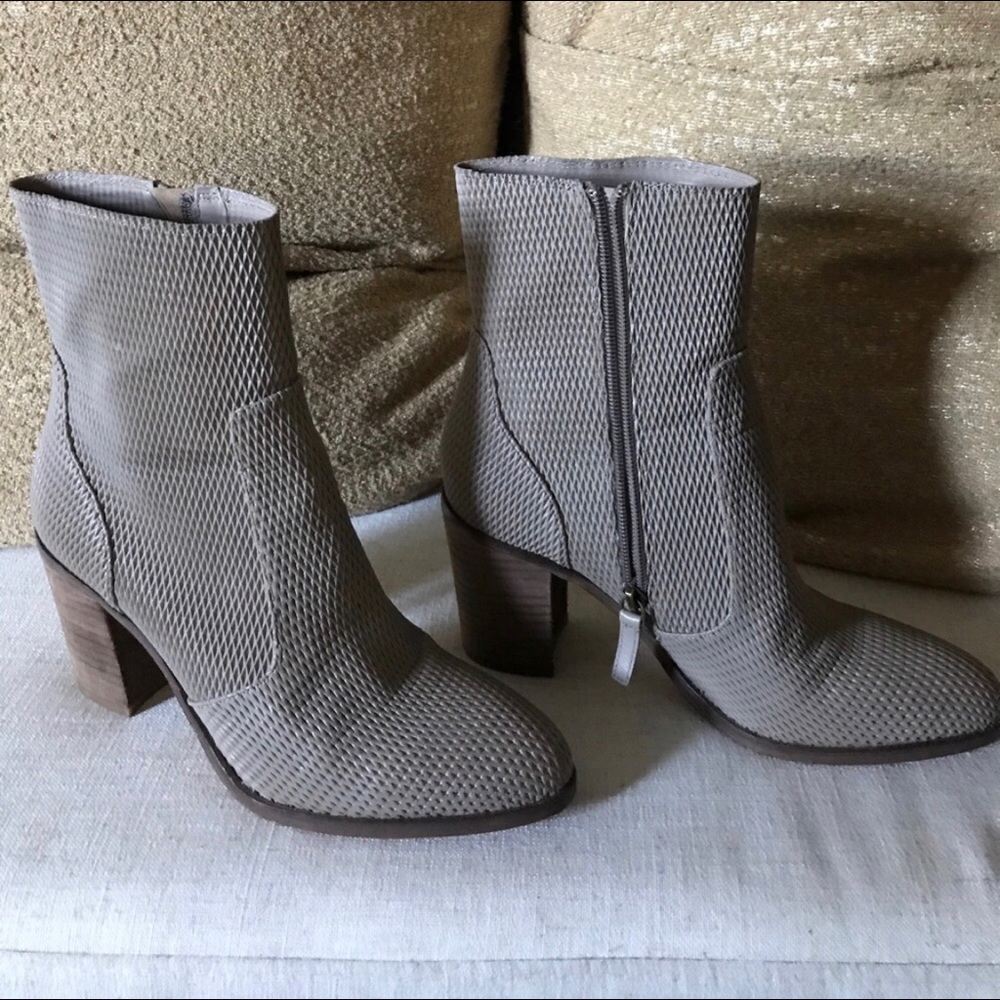 ‘Daphne’ bootie