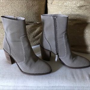 ‘Daphne’ bootie