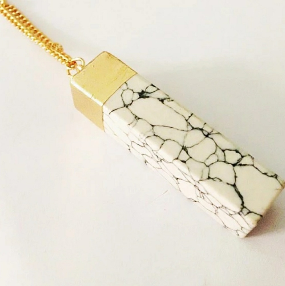 💝FLASH SALE💝 MARBLE STONE PENDANT NECKLACE. - Picture 4 of 4