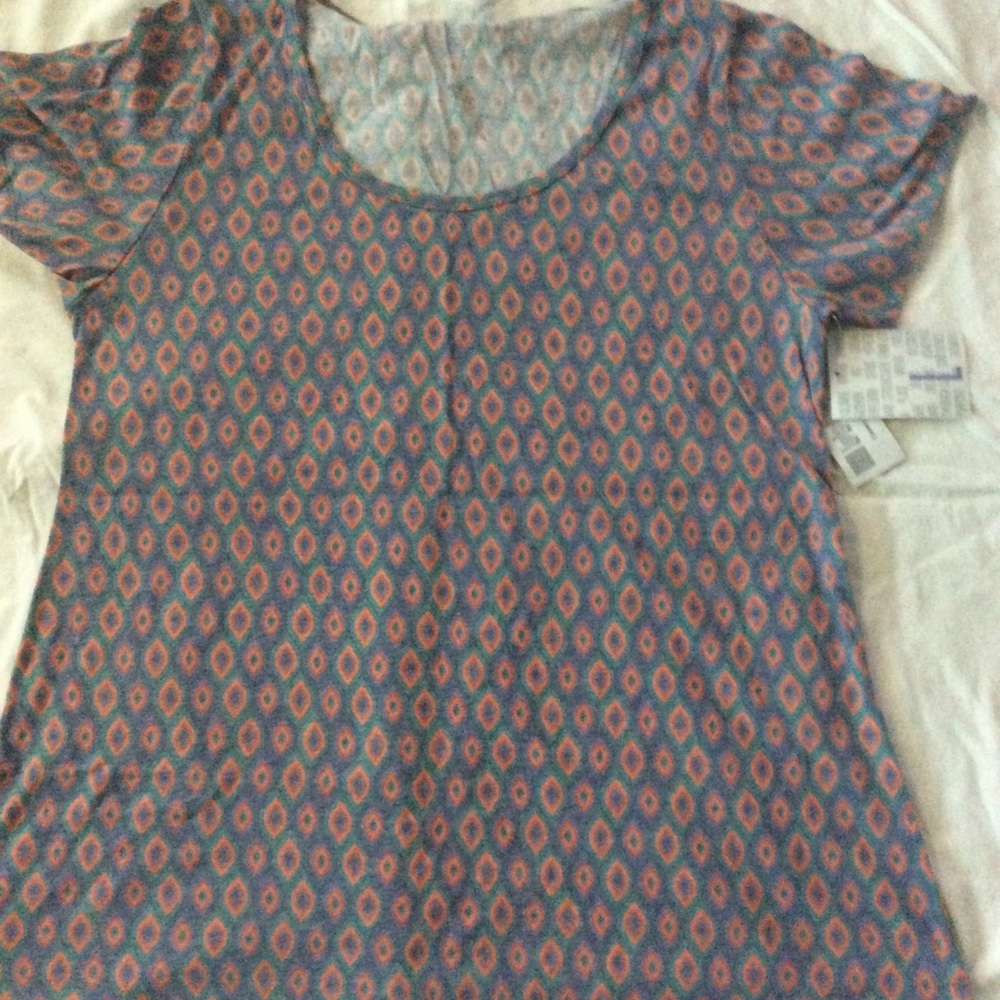 ❤️4 for $20❤️💰 💰💰💰💰LuLaRoe Classic Tee