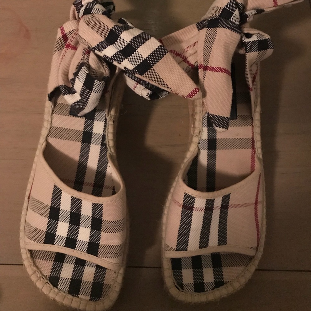 Authentic Burberry sandals size35