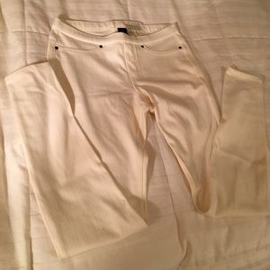 HUE Soft Winter White Stretch Leggings NWT size M