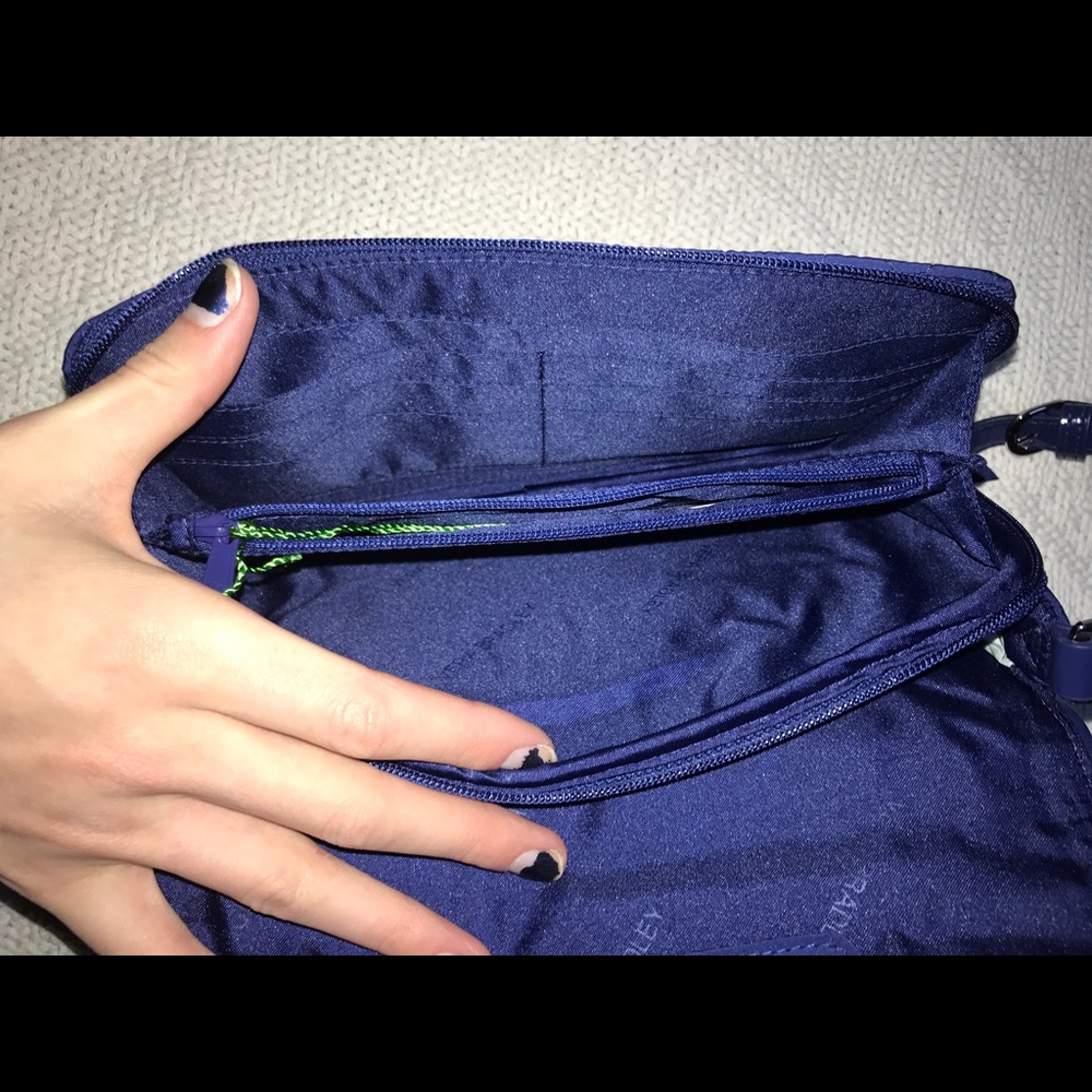 Vera Bradley turnlock Crossbody lapis - Picture 4 of 8