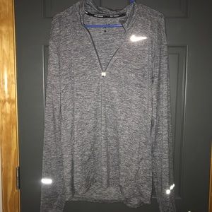 Nike did-fit pullover size M