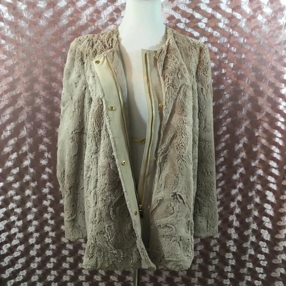 🌺Vince Camuto Faux Fur Jacket🌺 - Picture 3 of 5