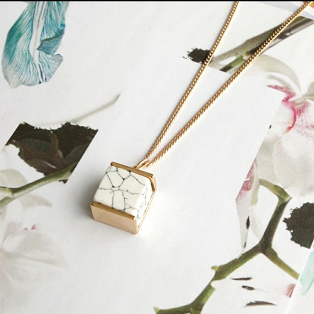 🌹MARBLE STONE PENDANT NECKLACE. - Picture 3 of 4