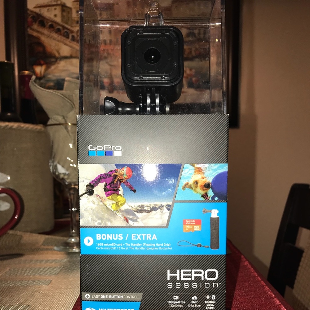 GoPro Hero Session with 16GB MicroSD and Hand Grip