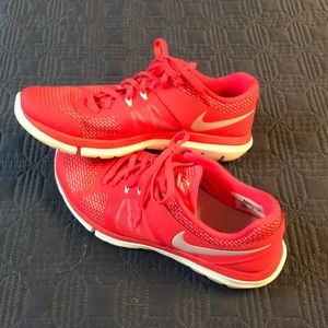 Nike flex tennis shoes