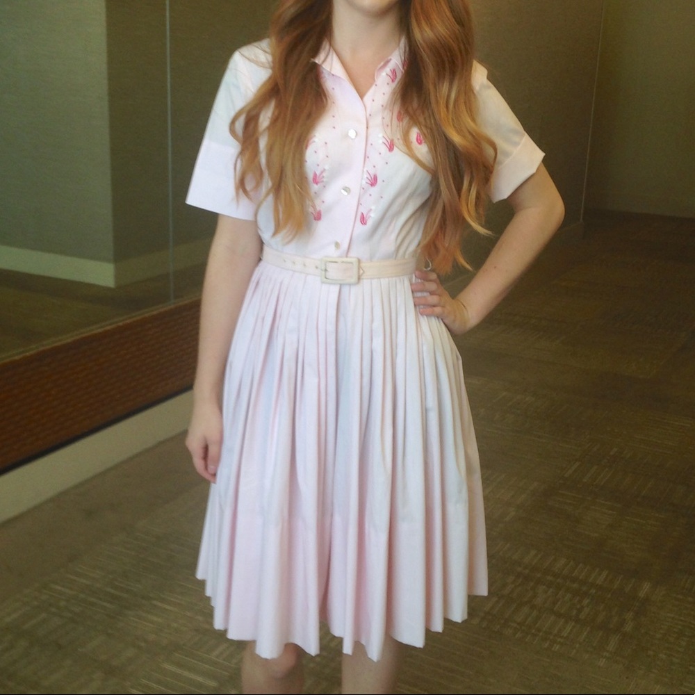 1950s Vintage Embroidered Light Pink Dress
