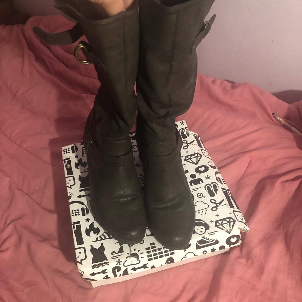 Riding boots