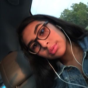 Meet your Posher, Emilia