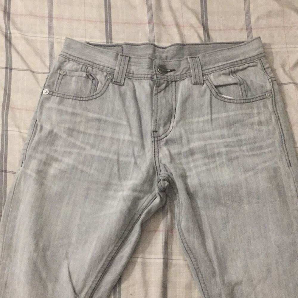White wash grey Levi’s jeans