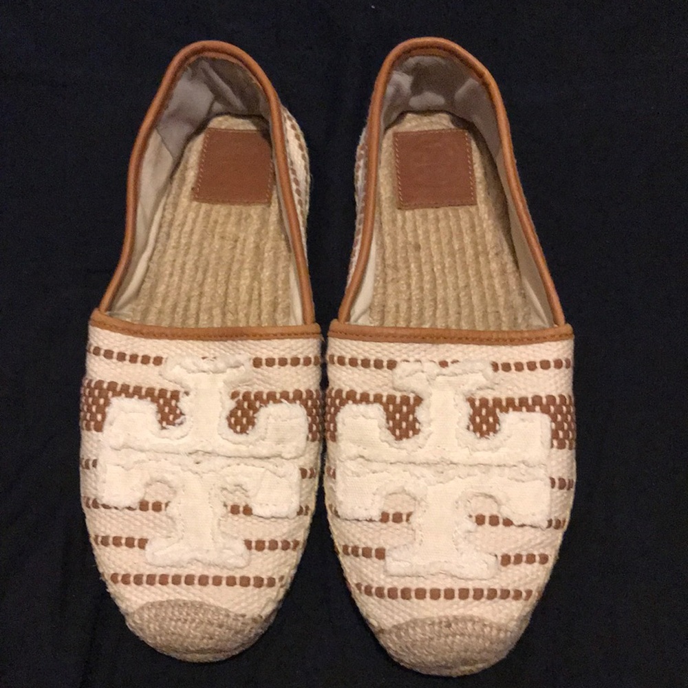 Tory Burch flats RUNS SMALL
