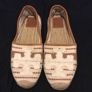 Tory Burch flats RUNS SMALL