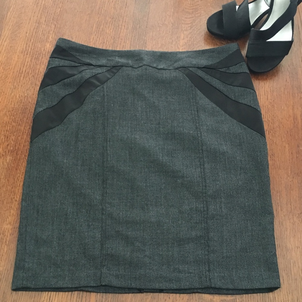 š“ XOXO | Black Pencil Skirt - Picture 1 of 6