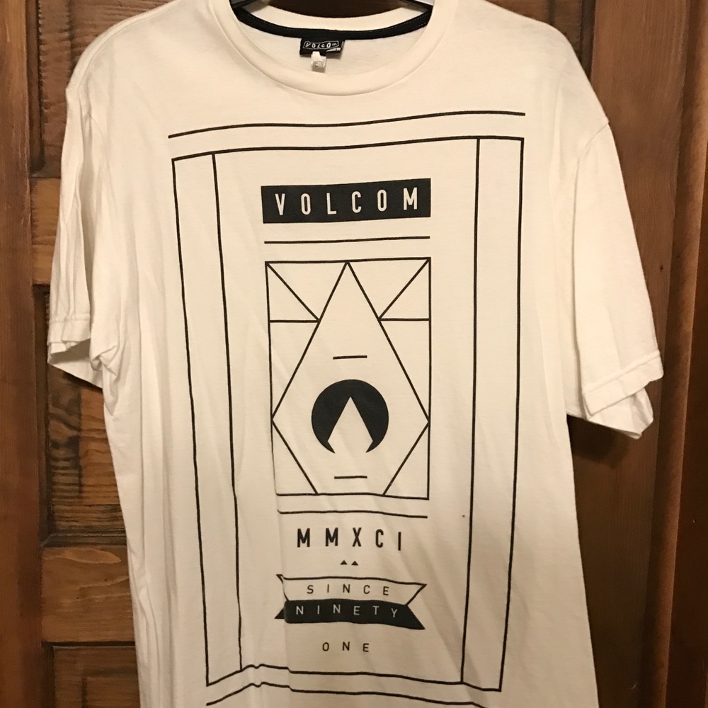 Volcom tshirt size L