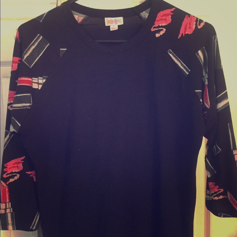 Lipstick Randy tee ( LuLaRoe)