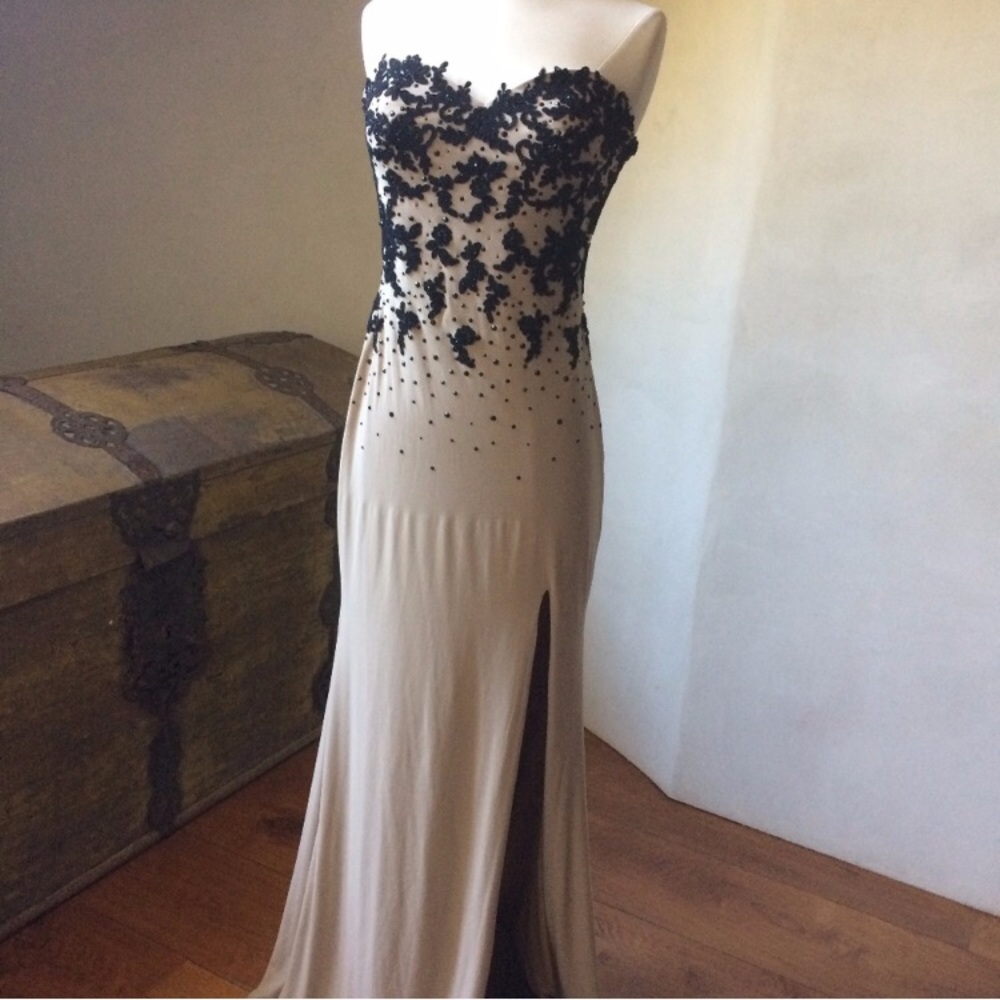 NWT La Femme Long formal strapless dress w/ slit
