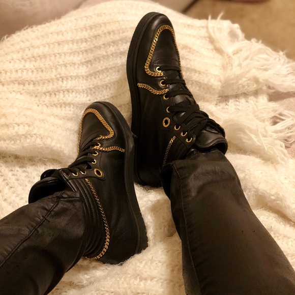 gucci shoes with chains