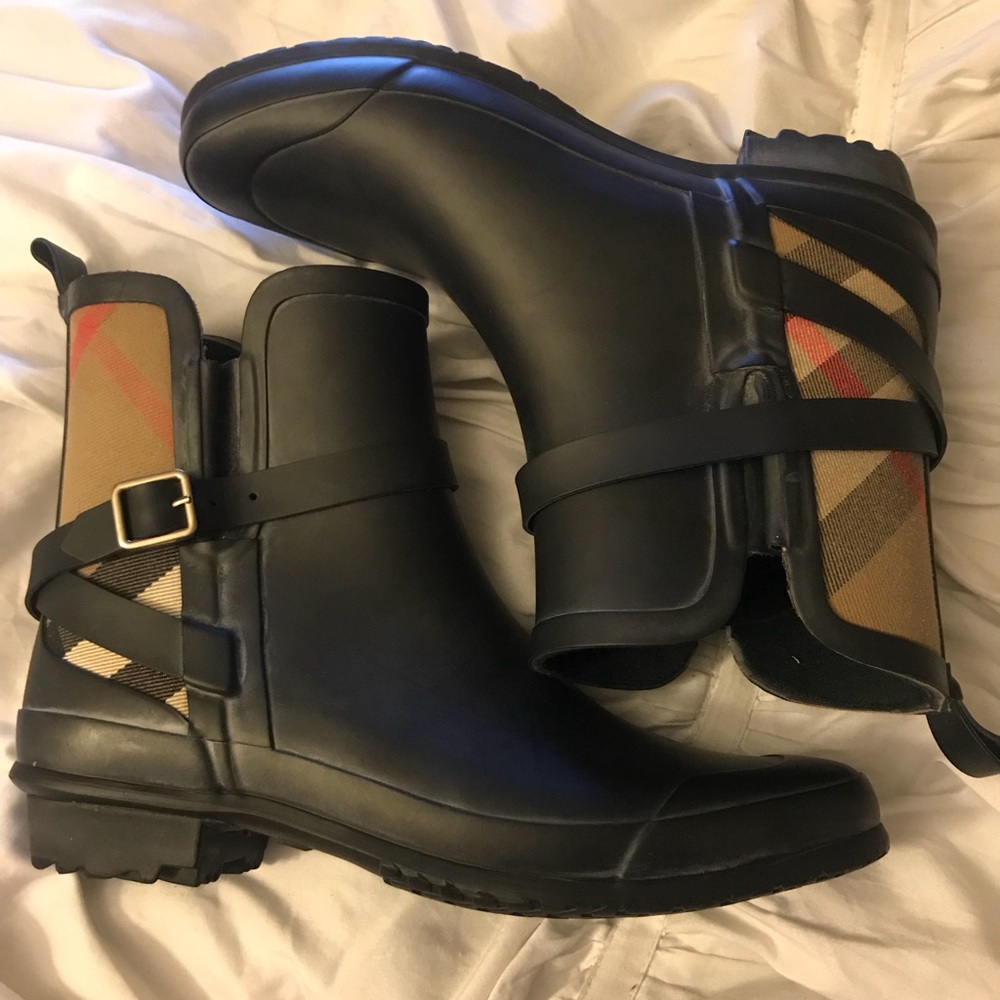 AUTHENTIC Burberry Riddlestone Rain Boots